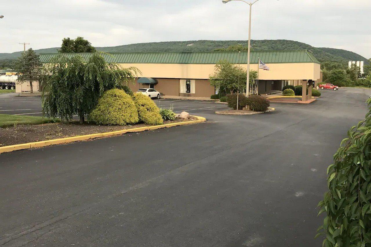 Hotel Baymont By Wyndham Milesburg Exterior foto